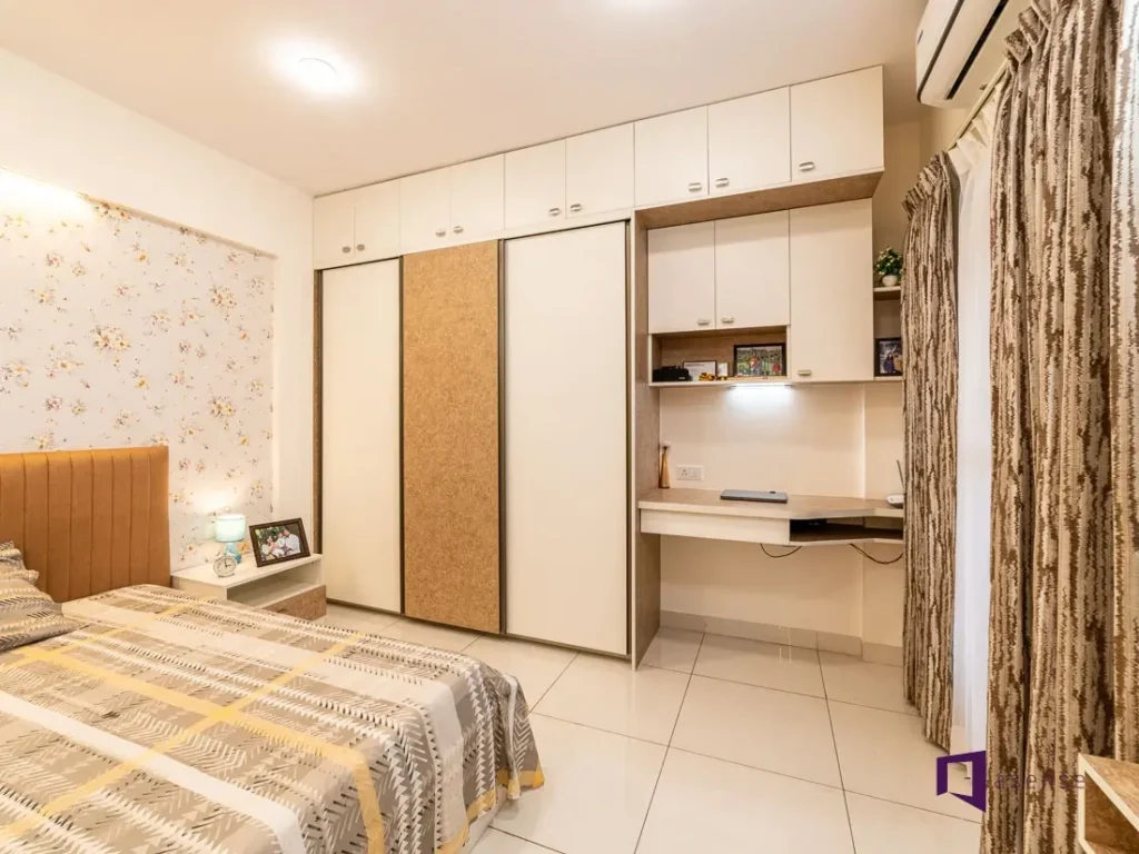 Bedroom Wooden Wardrobe Design with Laminate Finish